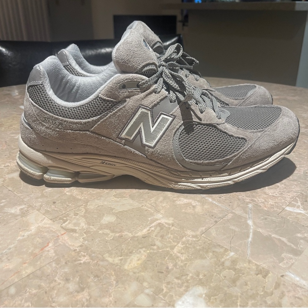 New Balance 2002R